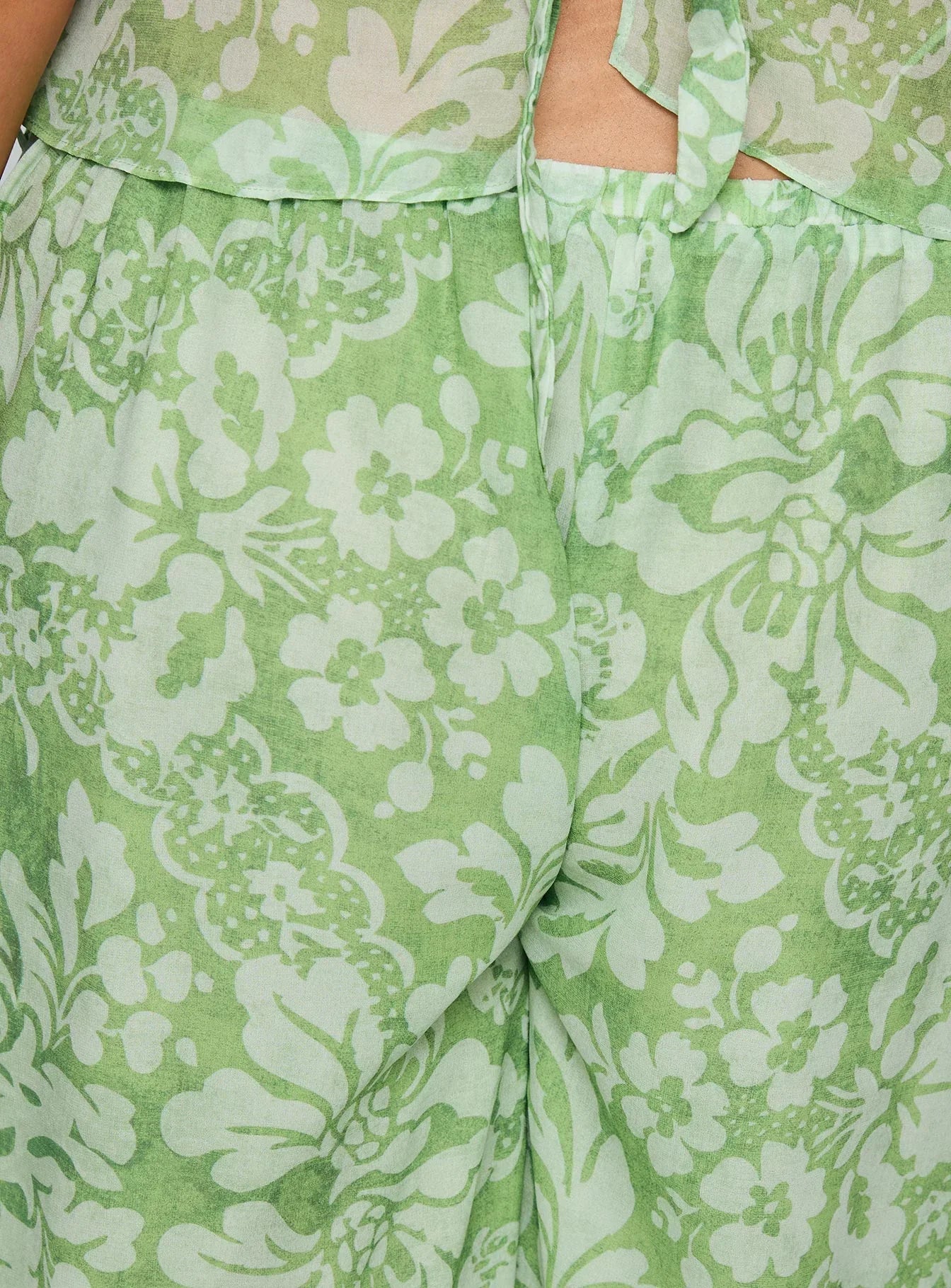 Finesse Pants Green Floral Curve