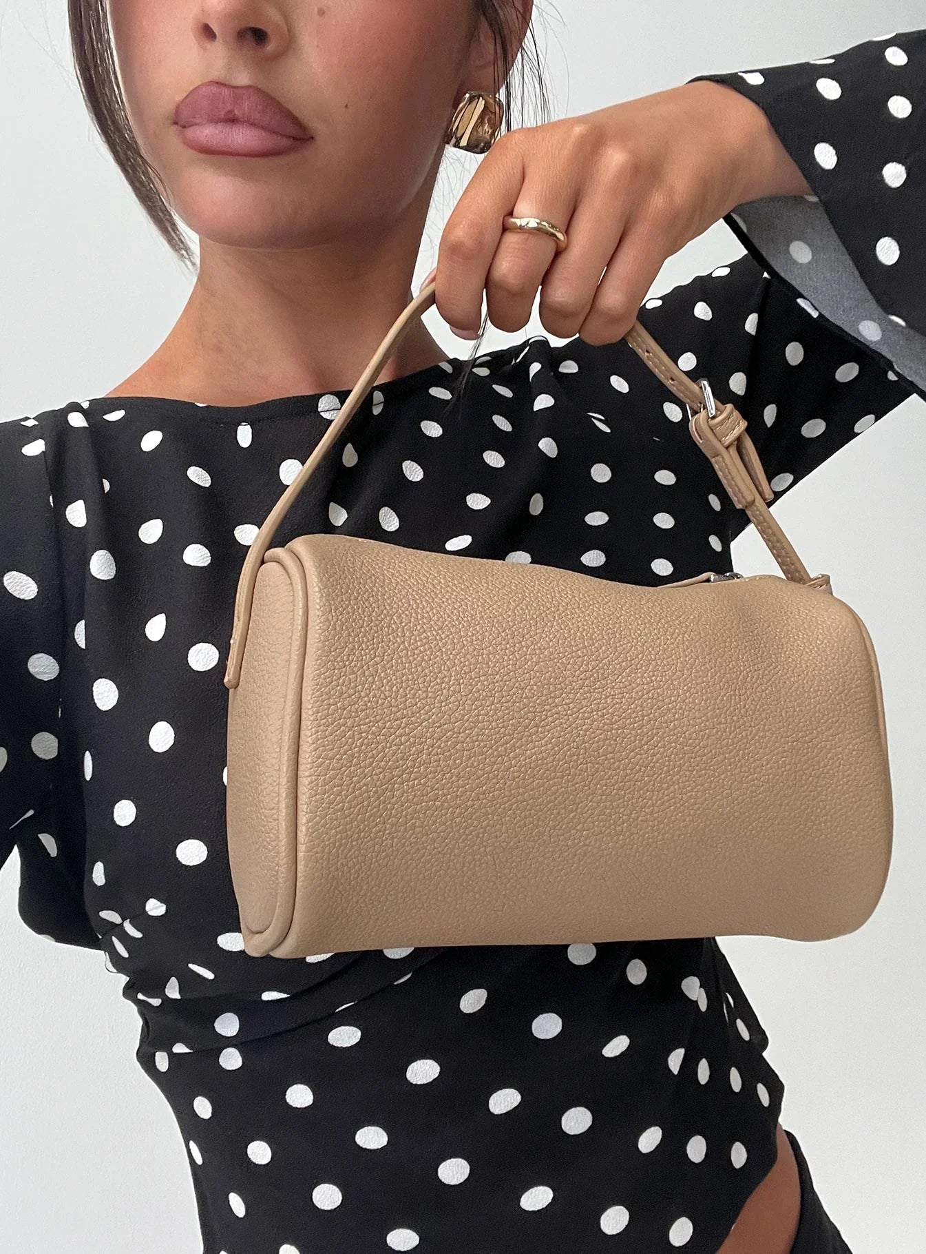Finest Hour Shoulder Bag Taupe