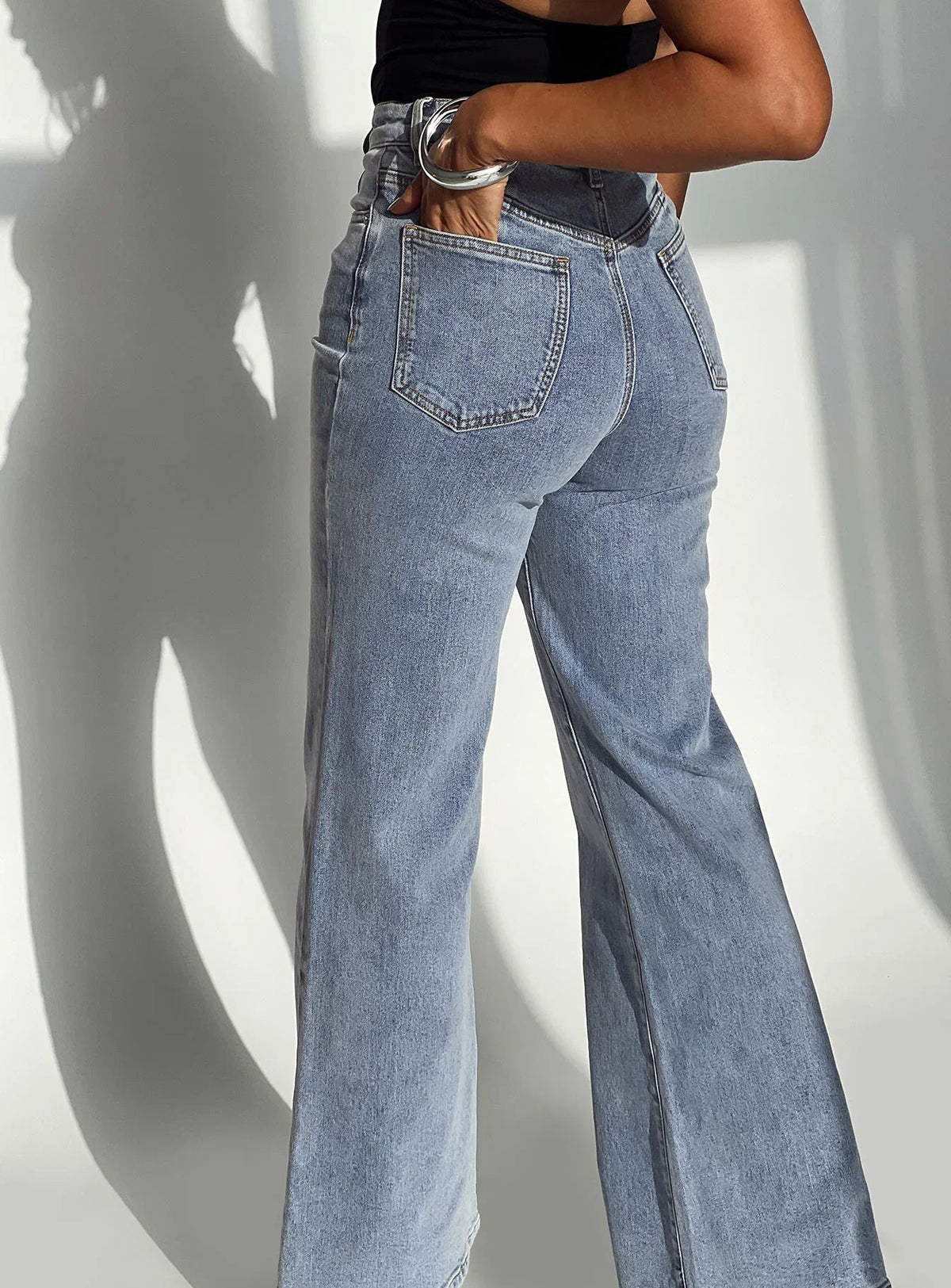 Thearlie High Rise Flared Jeans Light Wash