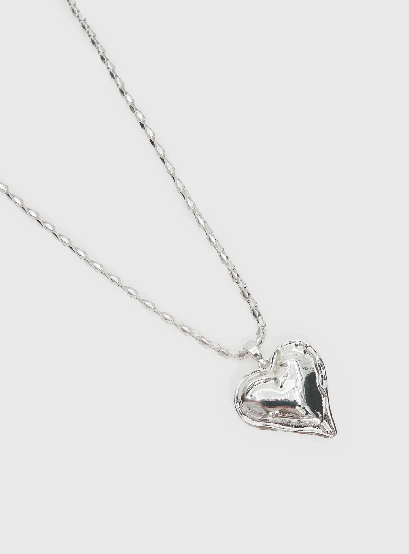 Fascinated Heart Pendant Necklace Silver