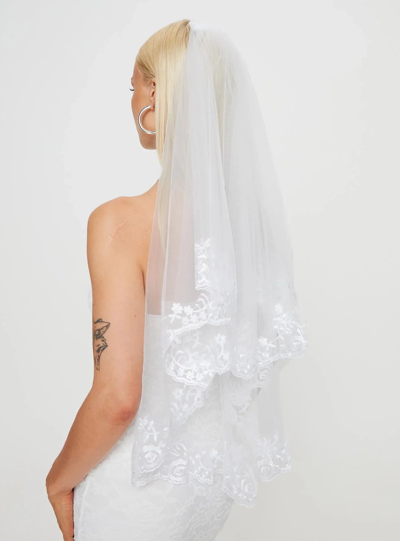 Deadly Veil White
