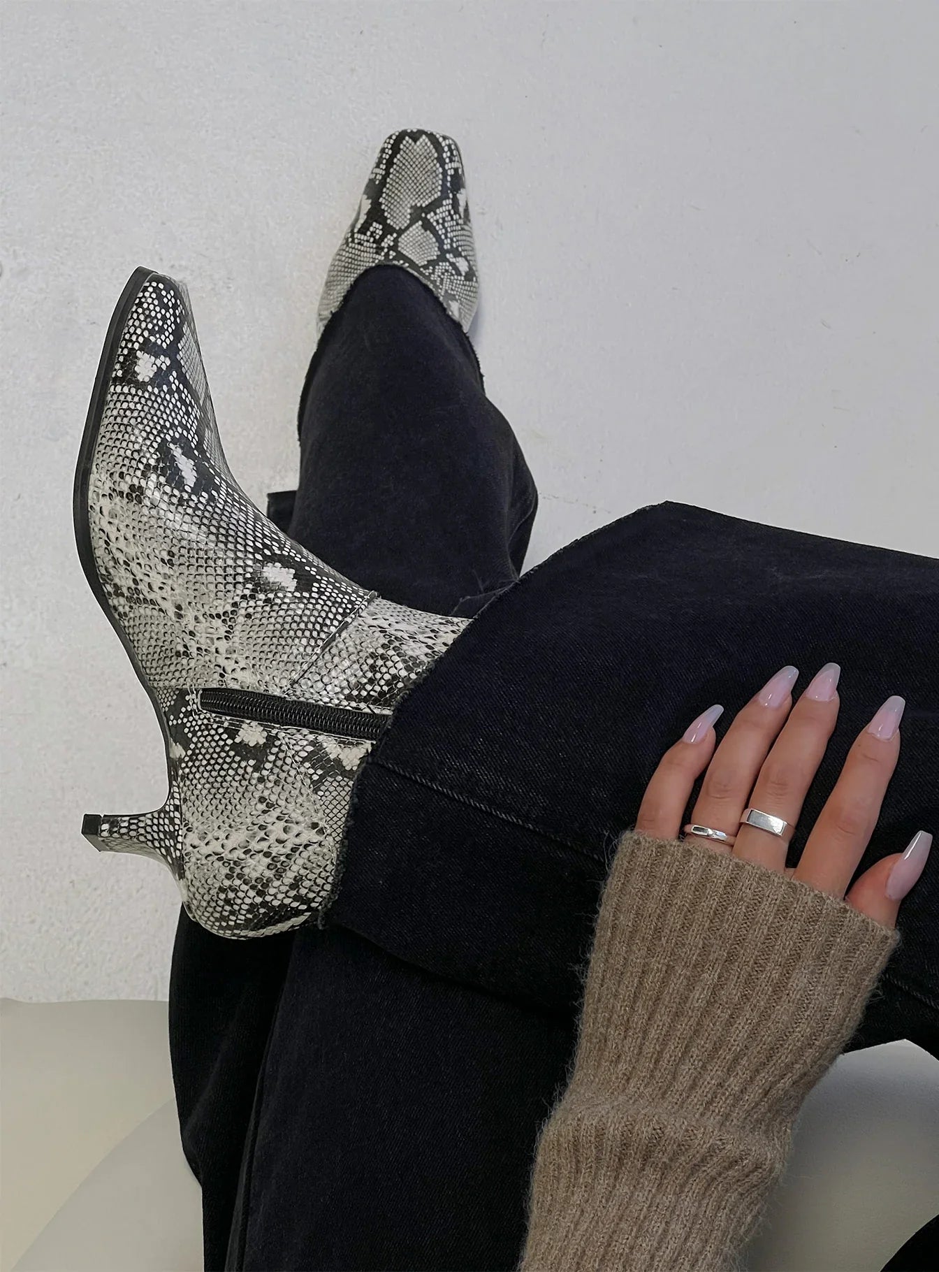 Therapy Shade Boots Black White Snake