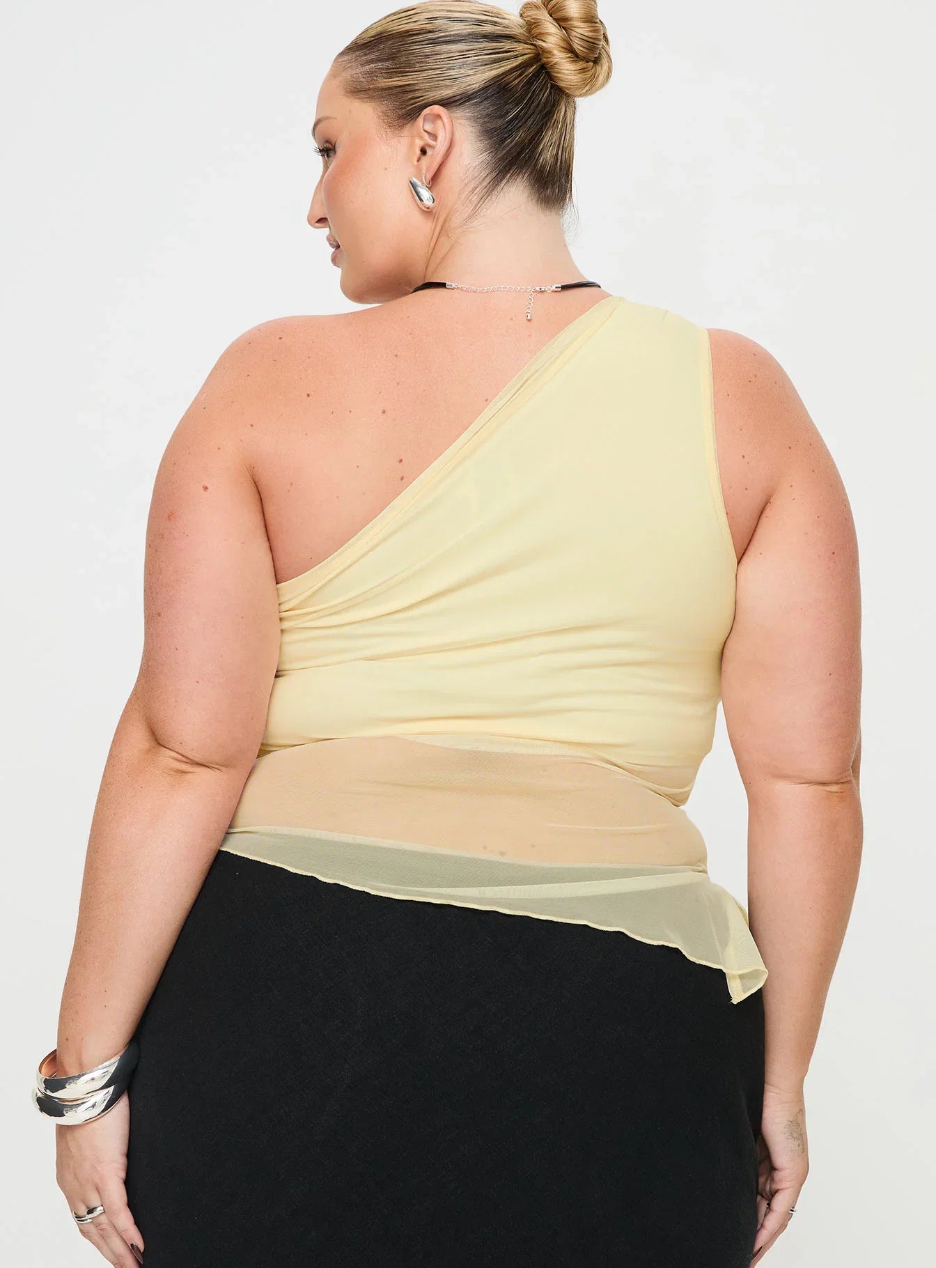 Gilda Asymmetric Top Cream Curve