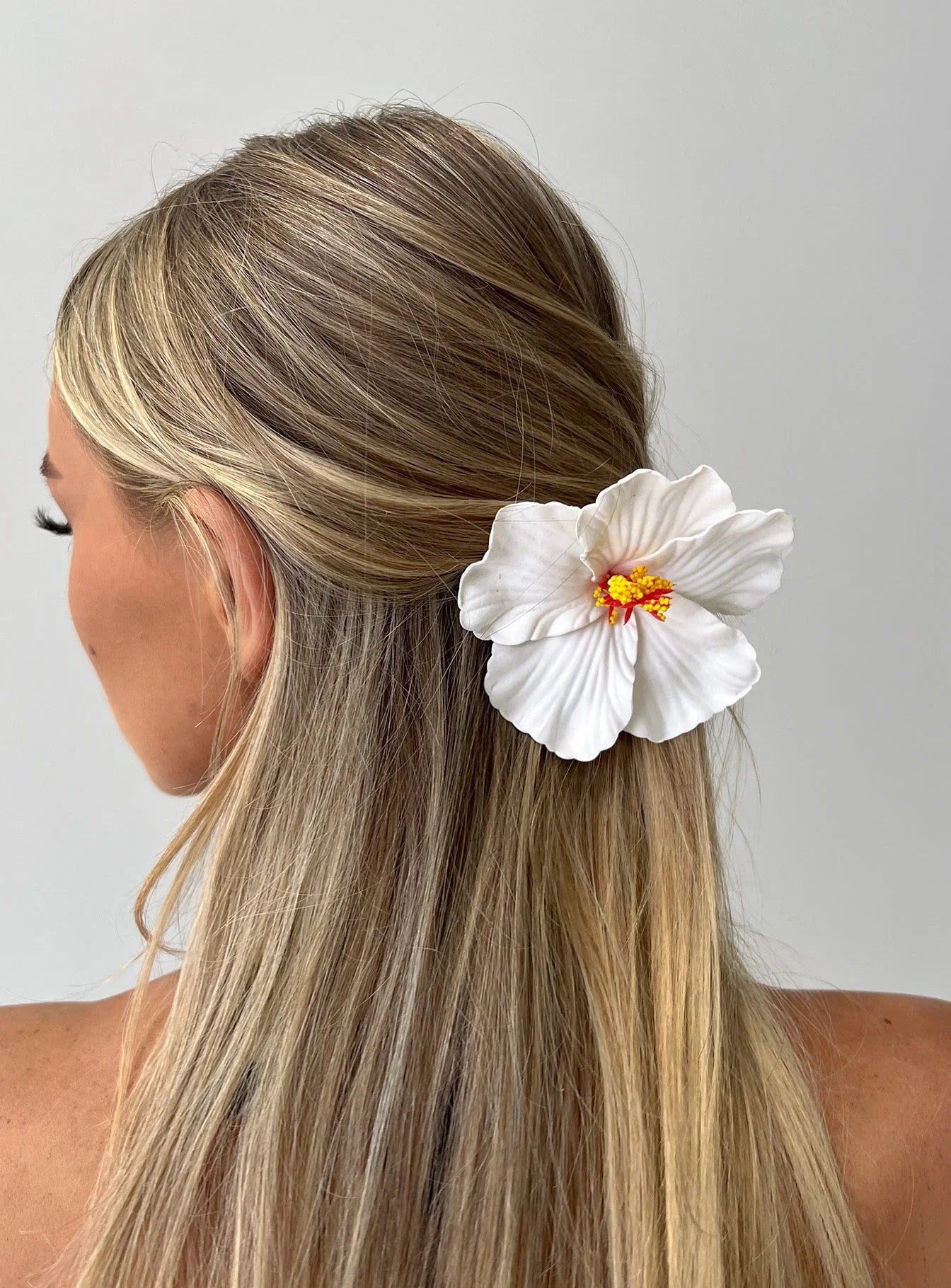This Fate Flower Hair Clip Cream
