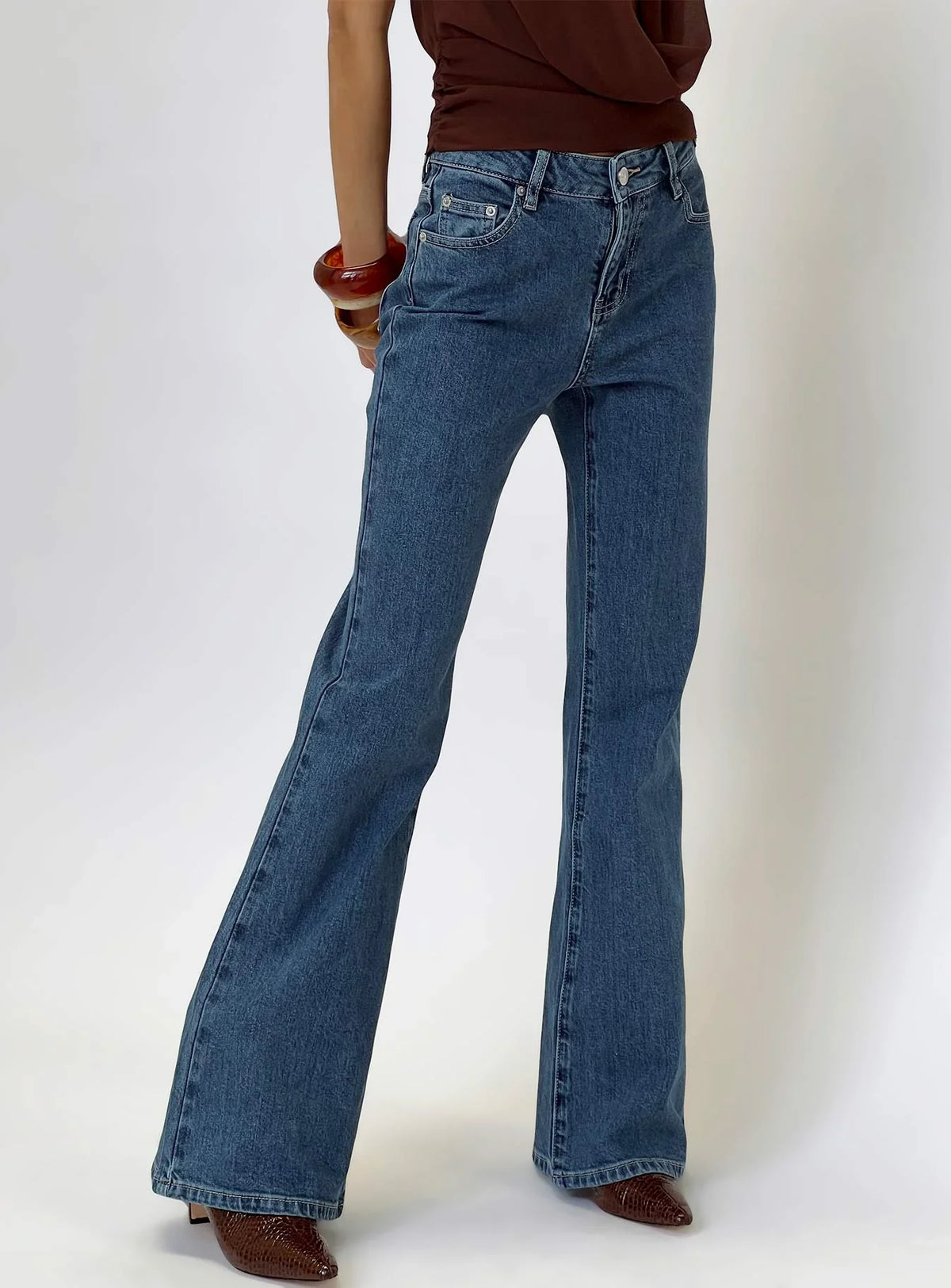 Magic Mirror Mid Rise Bootleg Jeans Mid Blue Wash