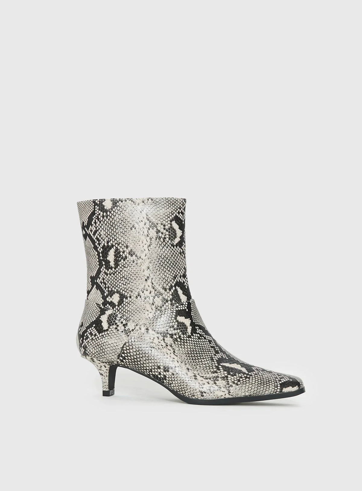 Therapy Shade Boots Black White Snake